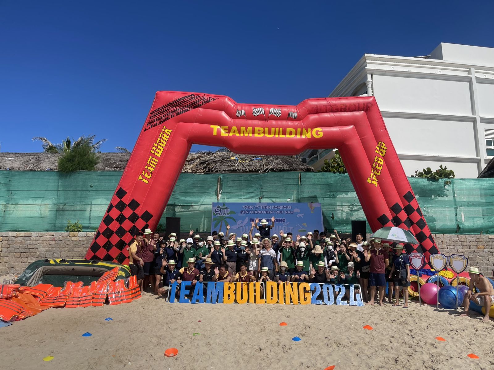 Team Building bãi biển do IQ Media tổ chức